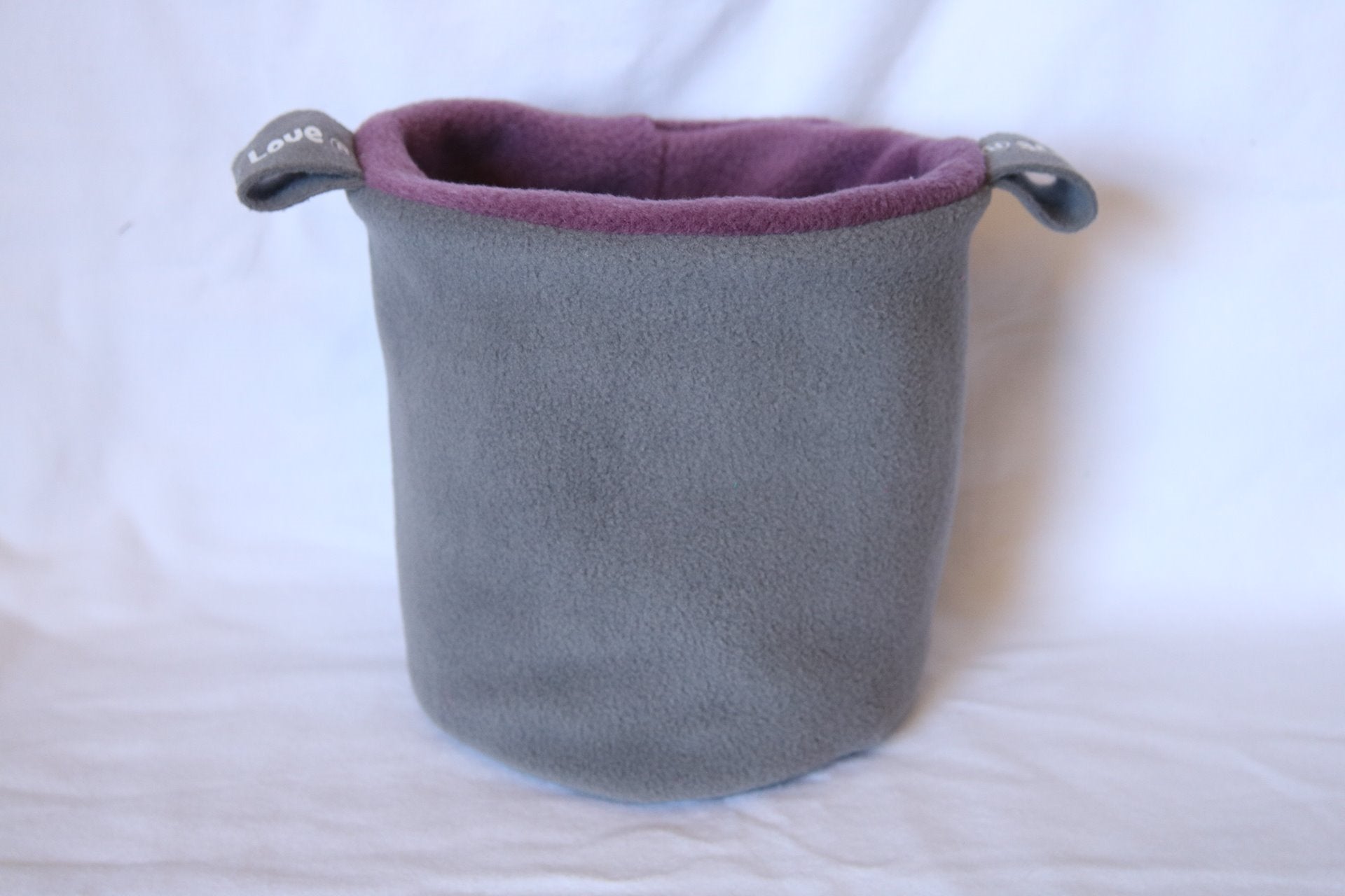 Round Cage Pouches