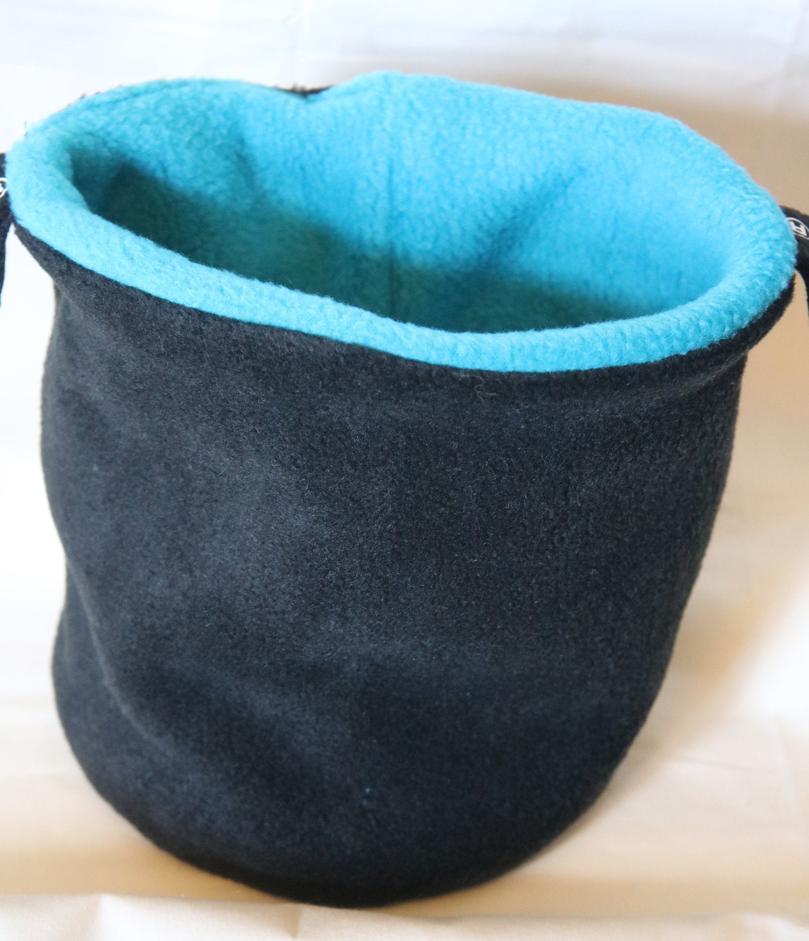 Round Cage Pouches